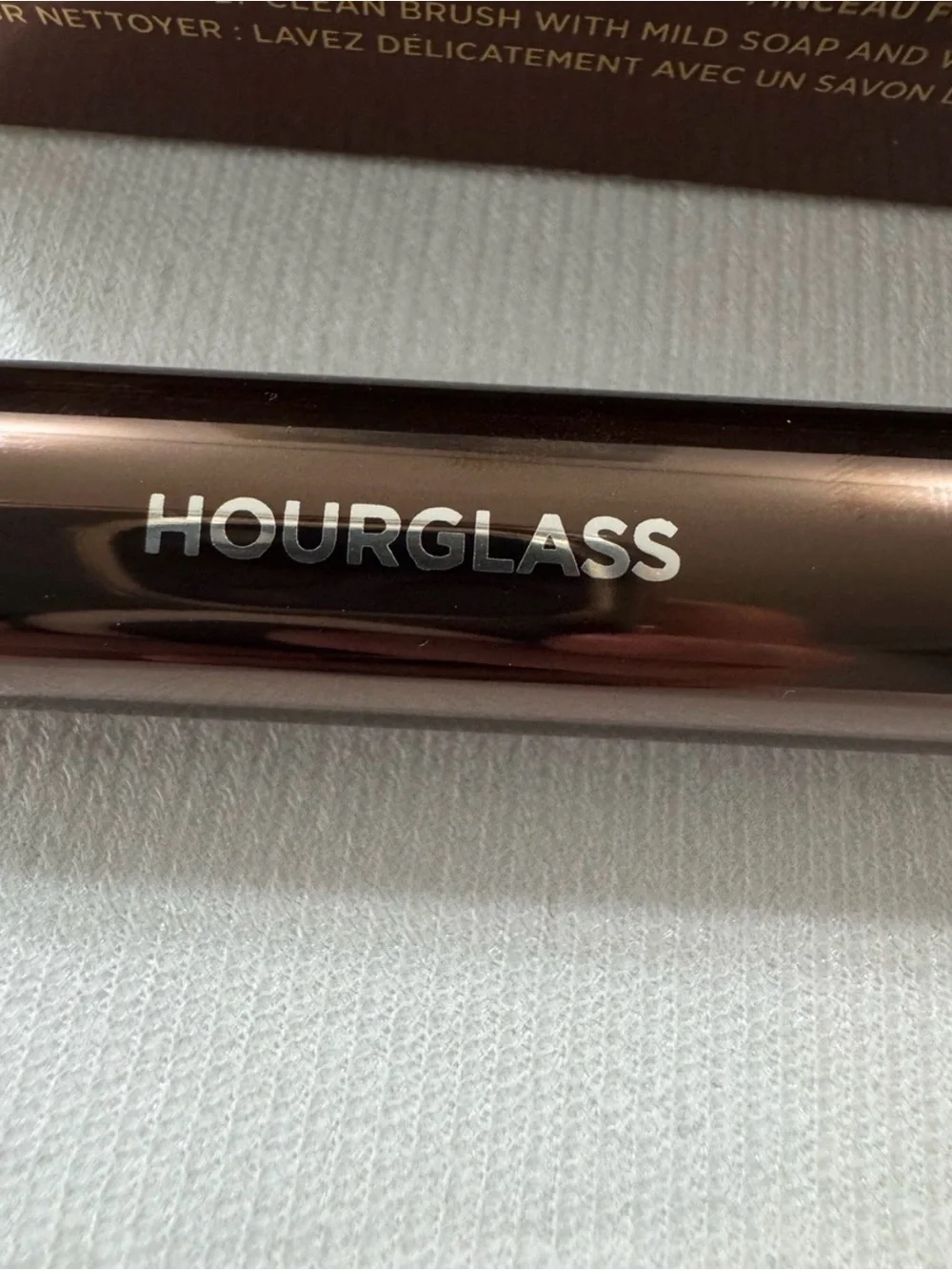 Hourglass designed mimic